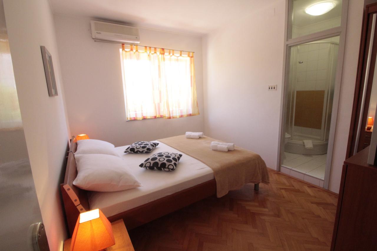 Studios & Rooms Fiesta Новалья Экстерьер фото