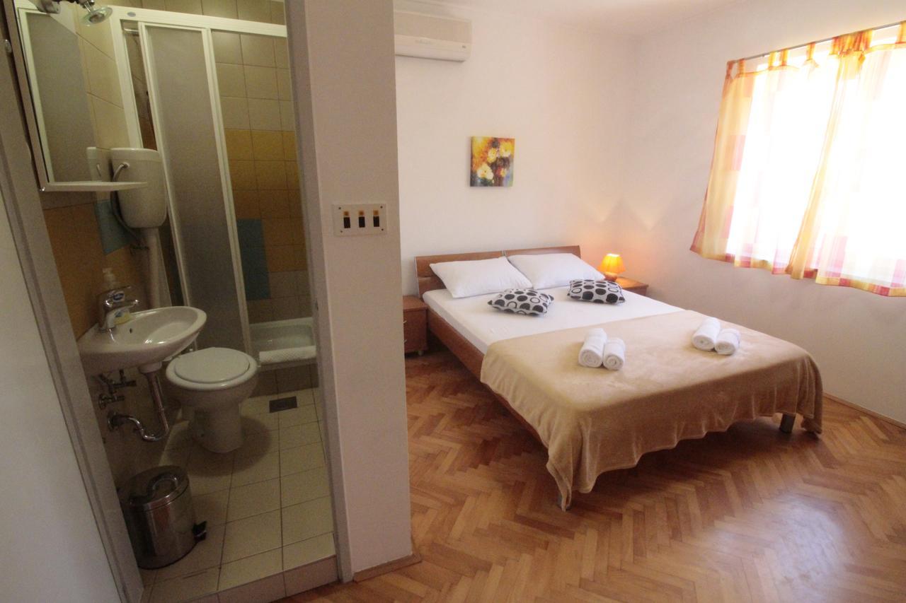Studios & Rooms Fiesta Новалья Экстерьер фото