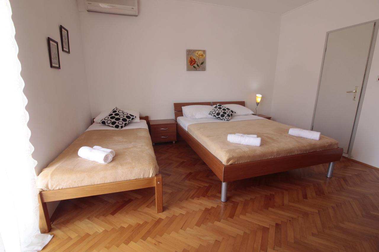 Studios & Rooms Fiesta Новалья Экстерьер фото